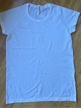Lululemon white gray tiny stripes swiftly tech short sleeves athletic top sz 12